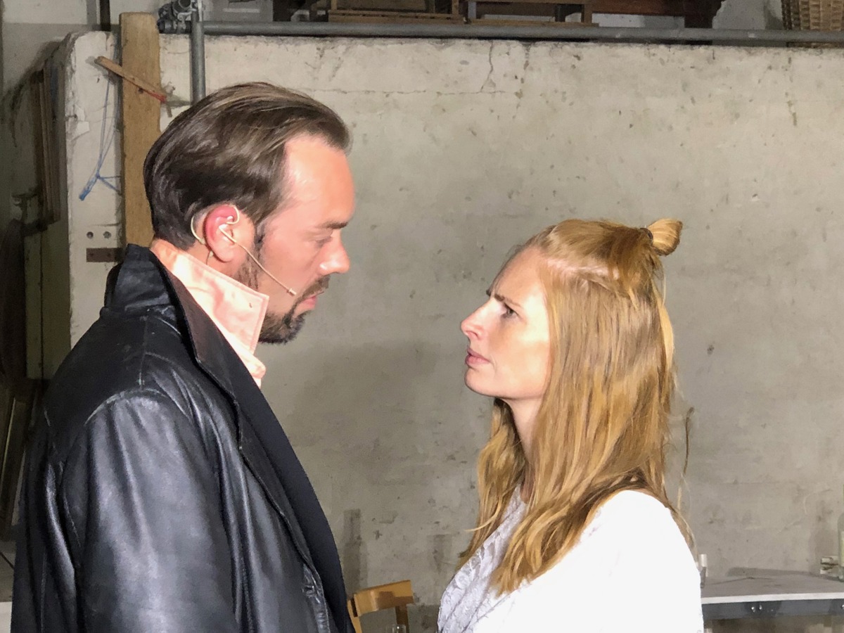 Ginds, tussen de netels