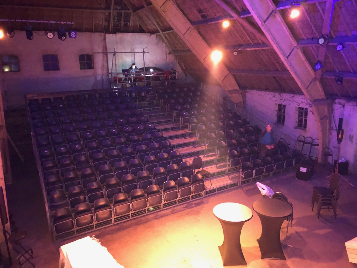 Ginds, tussen de netels