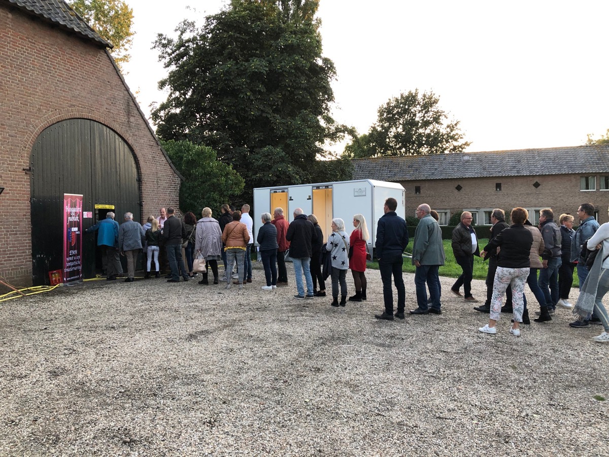 Ginds, tussen de netels