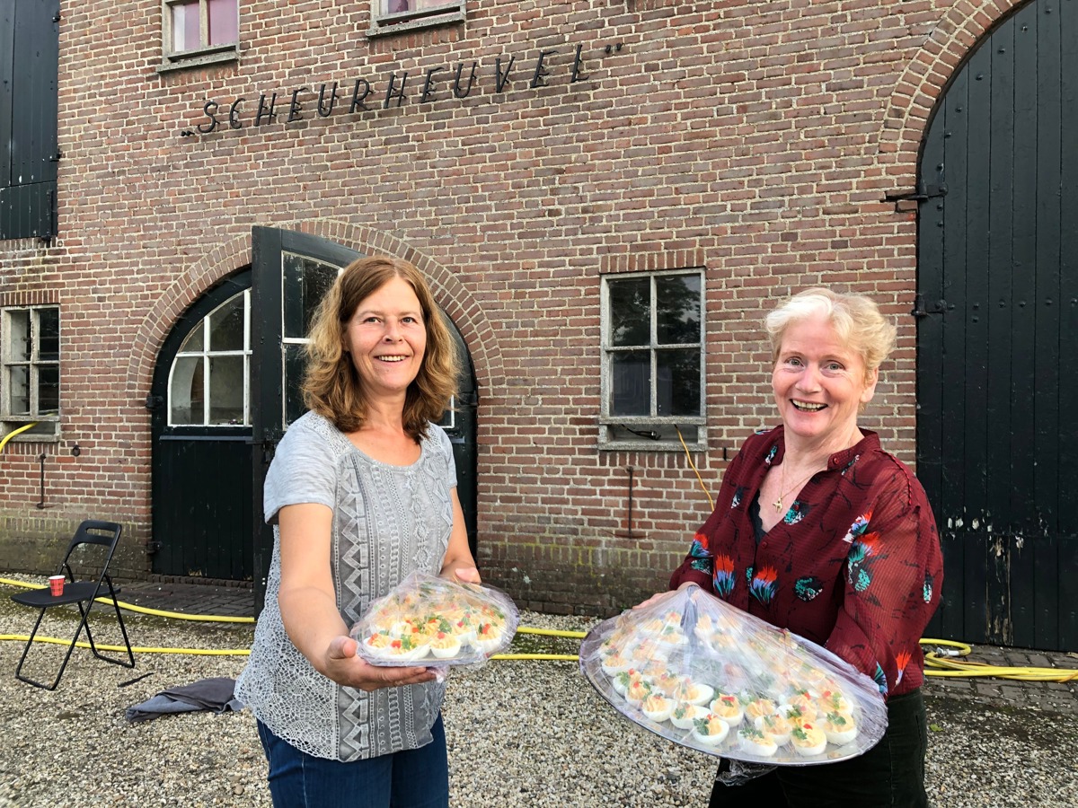 Ginds, tussen de netels