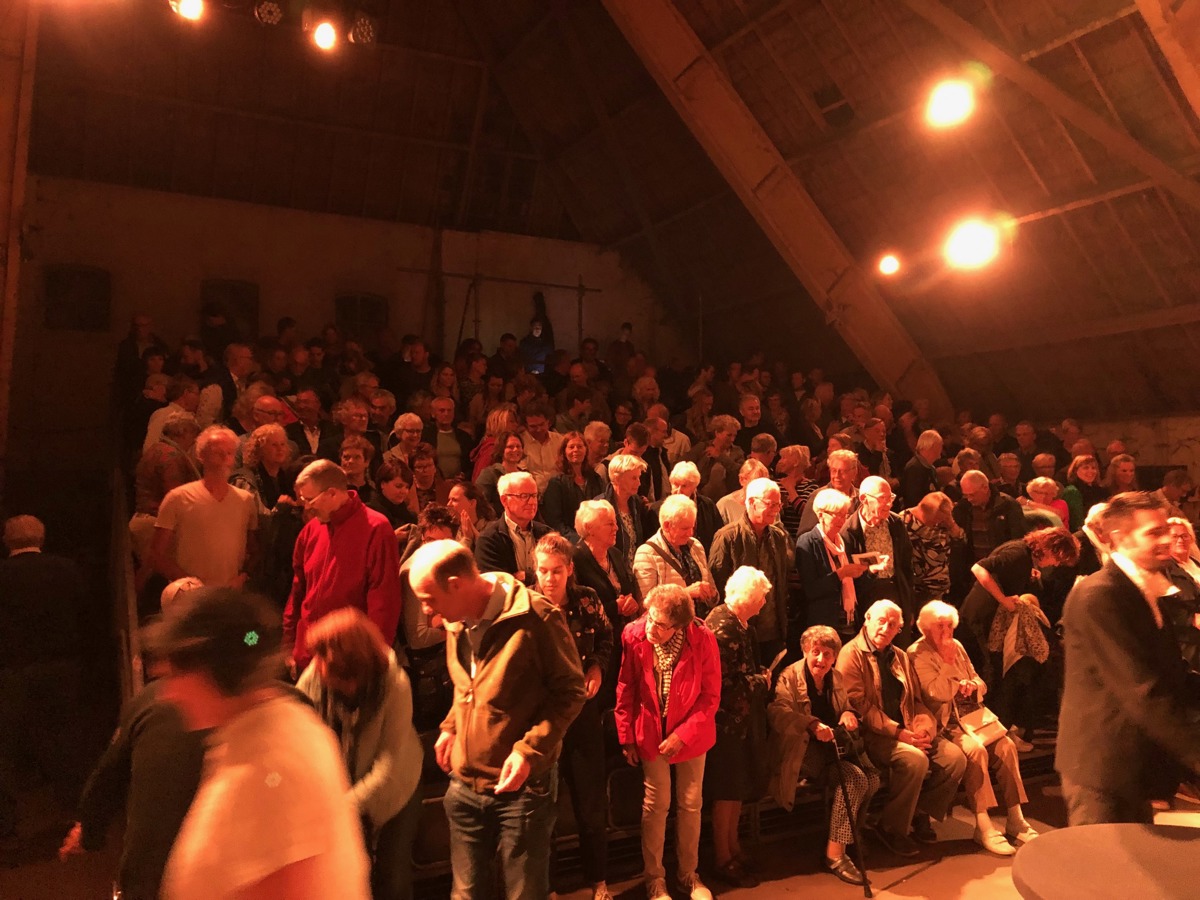 Ginds, tussen de netels