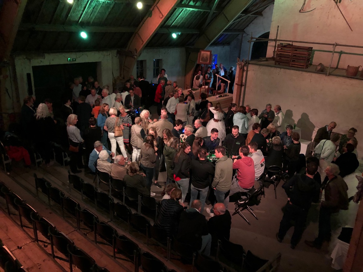 Ginds, tussen de netels