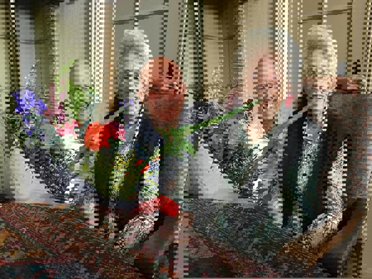 Ginds, tussen de netels