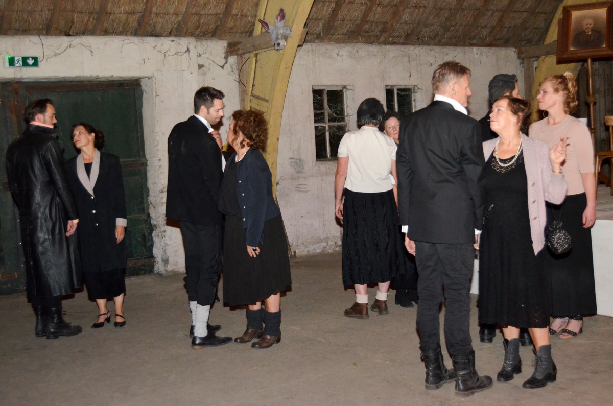 Ginds, tussen de netels