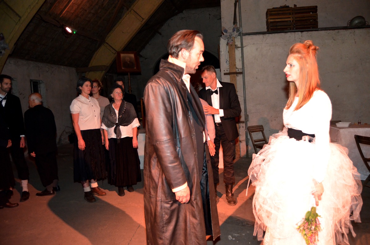 Ginds, tussen de netels