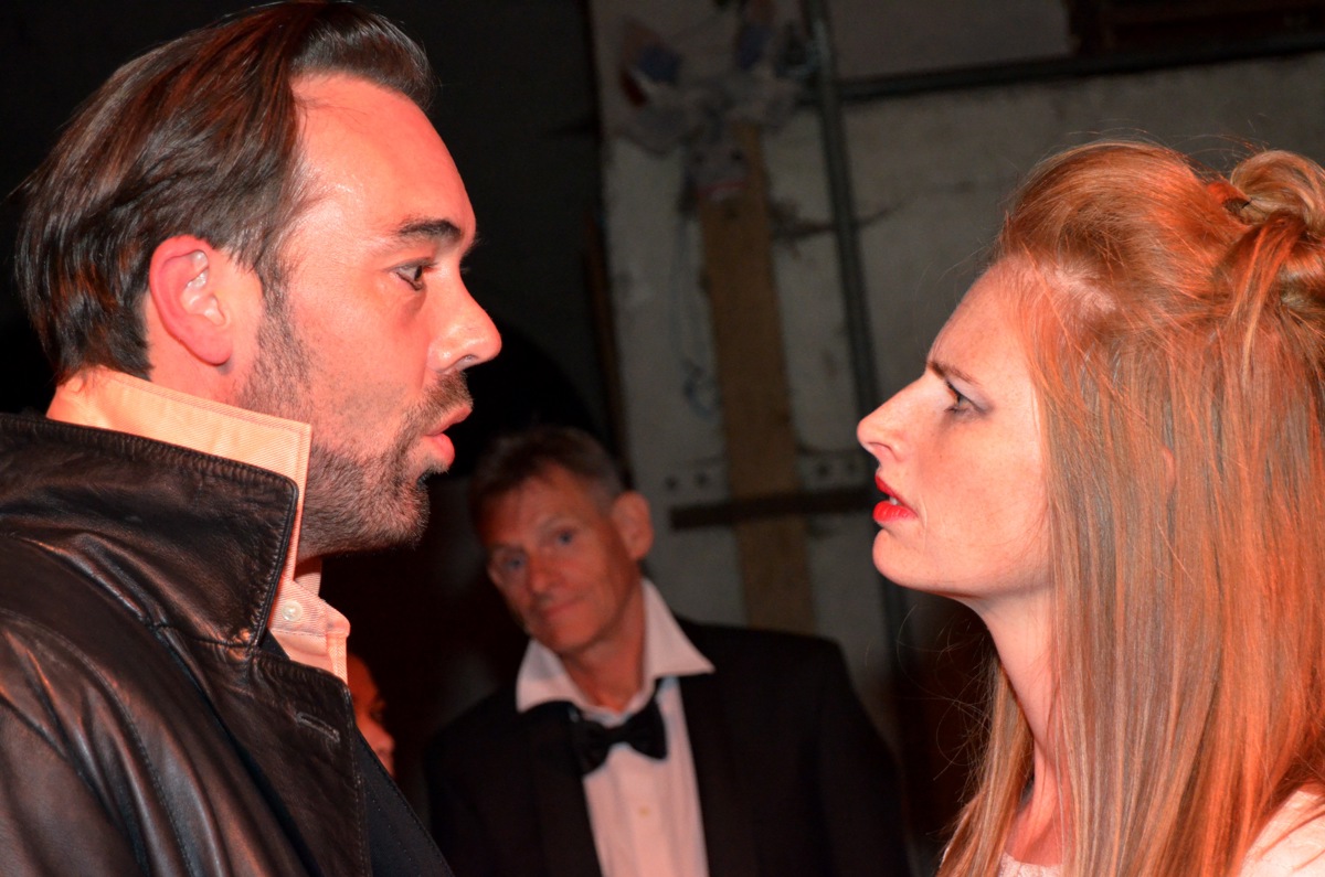 Ginds, tussen de netels