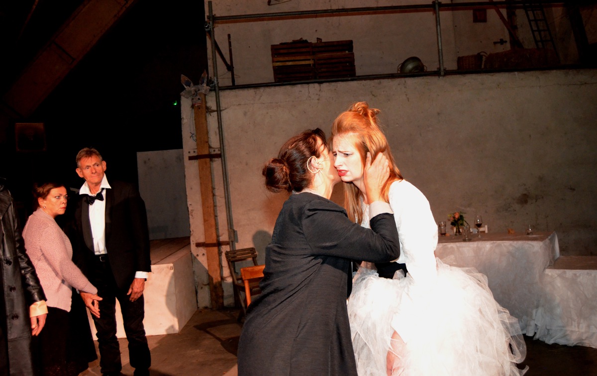 Ginds, tussen de netels