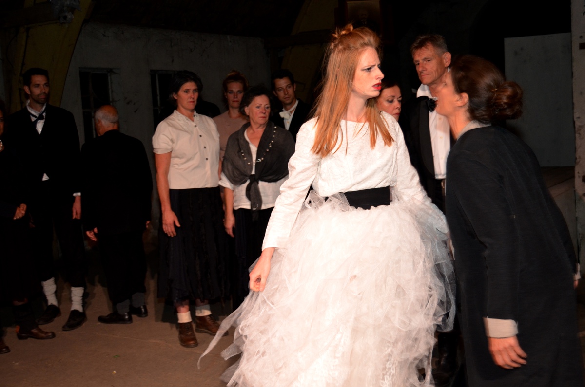 Ginds, tussen de netels