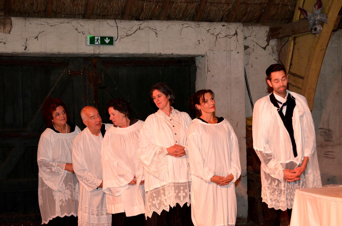 Ginds, tussen de netels