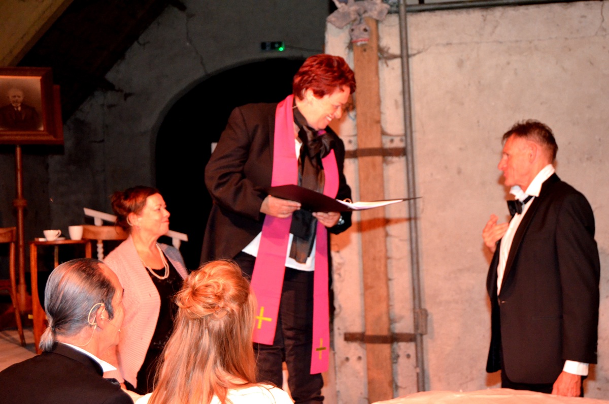 Ginds, tussen de netels