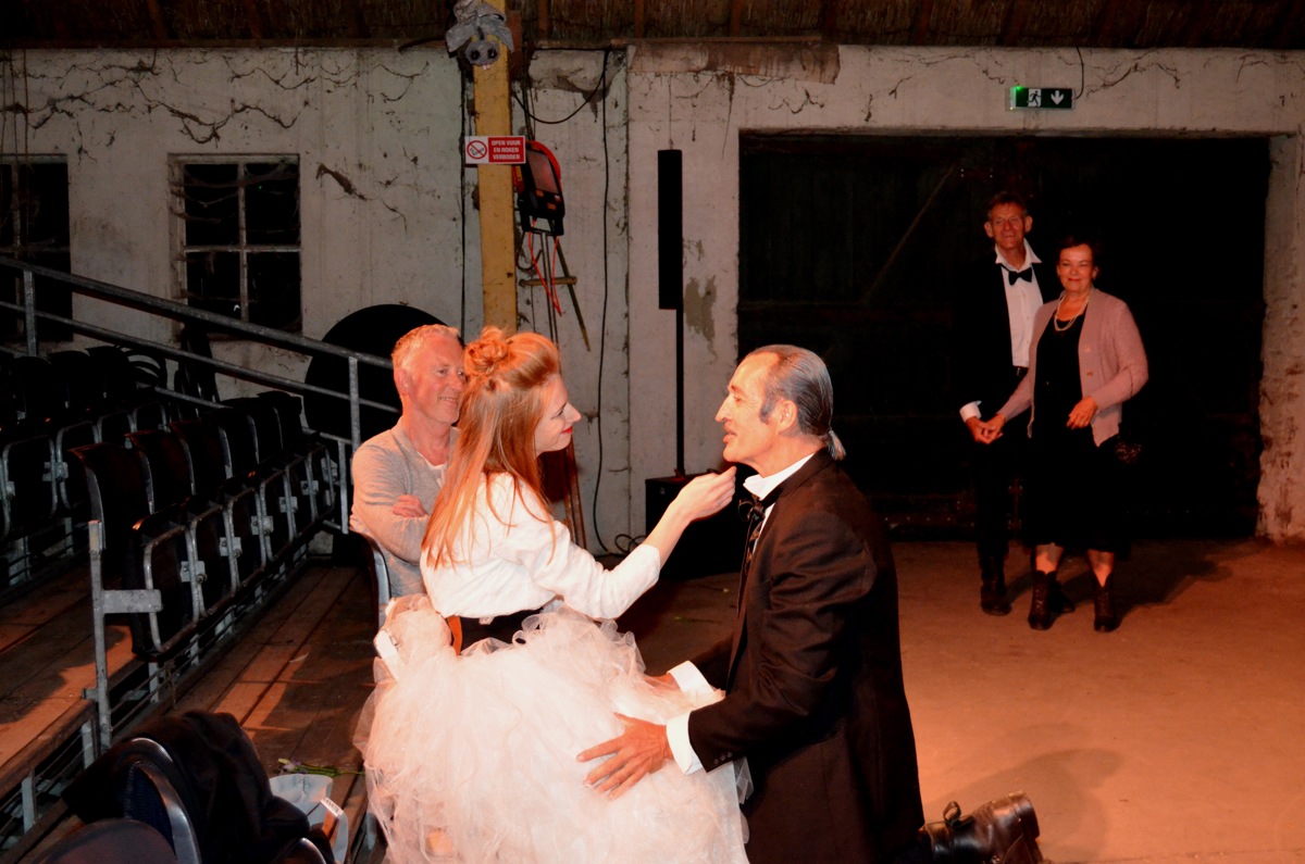 Ginds, tussen de netels