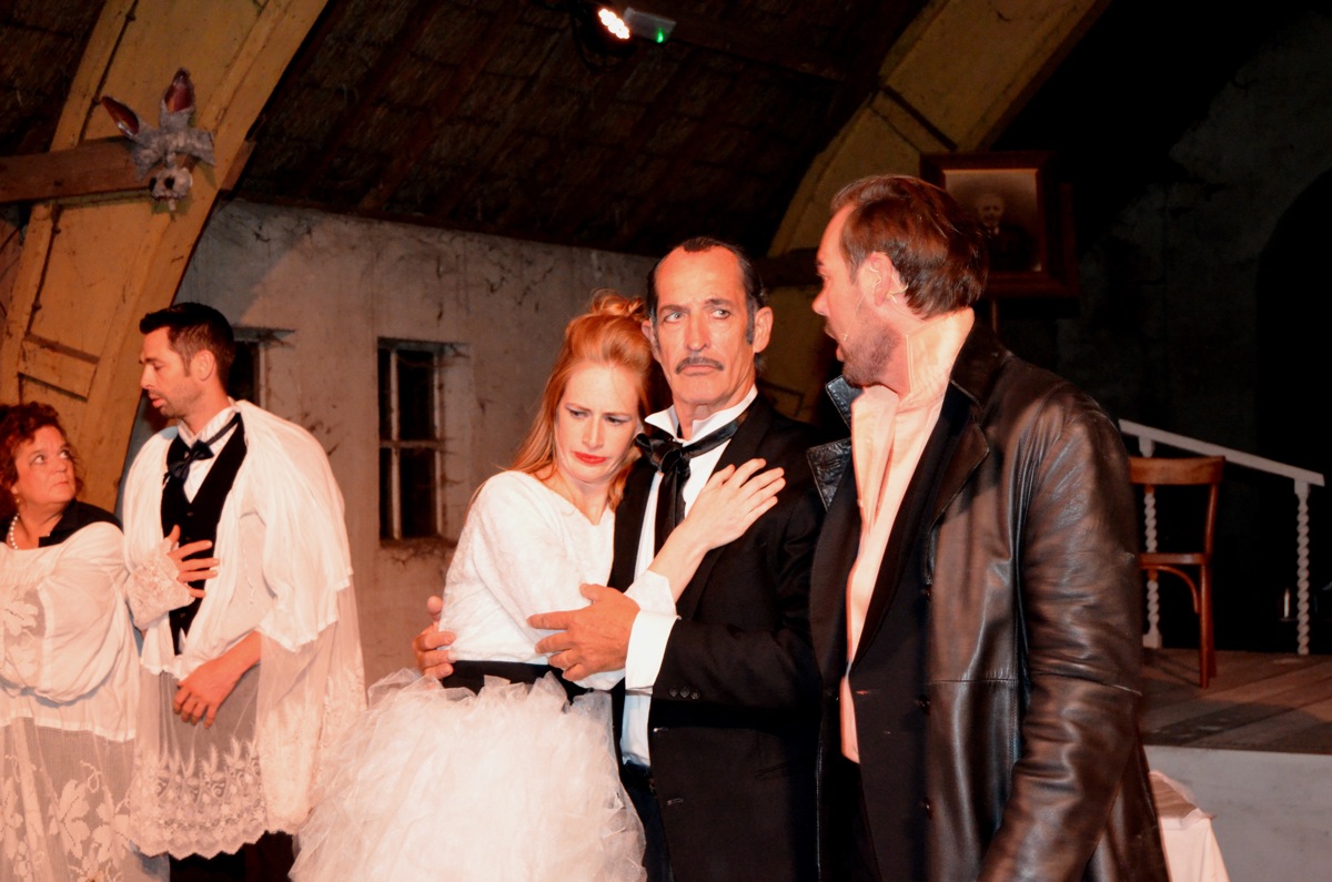 Ginds, tussen de netels