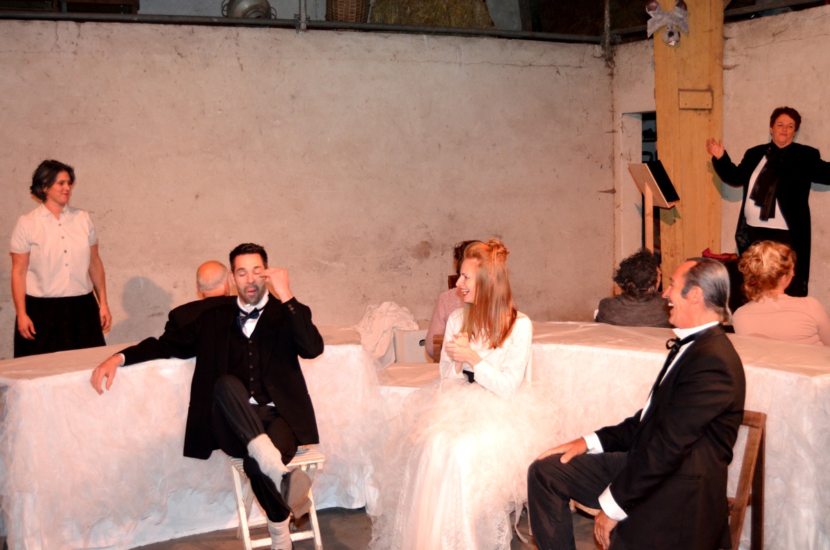 Ginds, tussen de netels