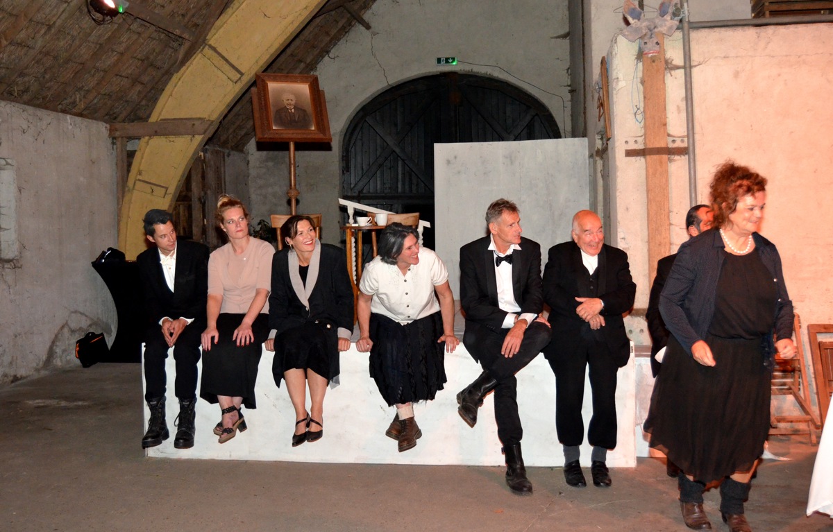 Ginds, tussen de netels