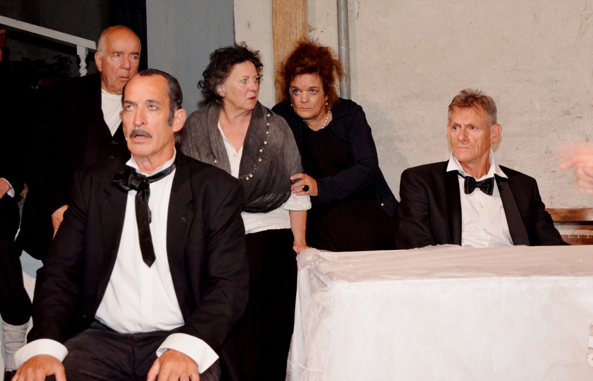 Ginds, tussen de netels