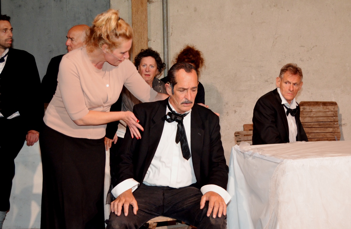 Ginds, tussen de netels