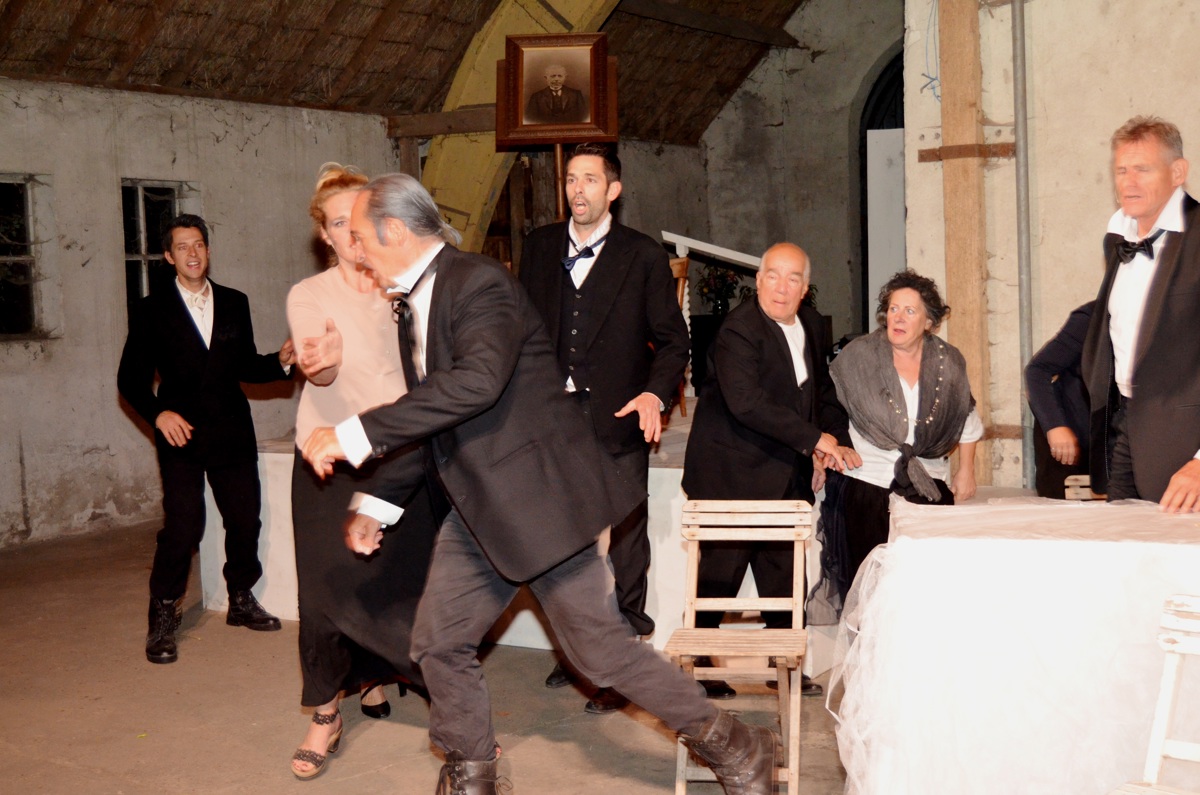 Ginds, tussen de netels