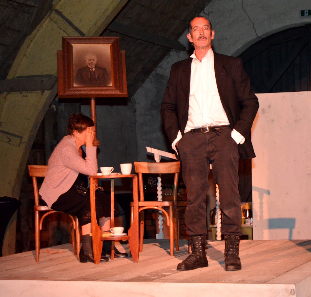 Ginds, tussen de netels