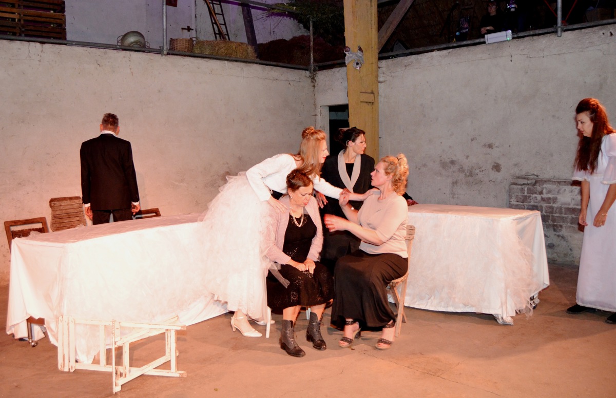 Ginds, tussen de netels