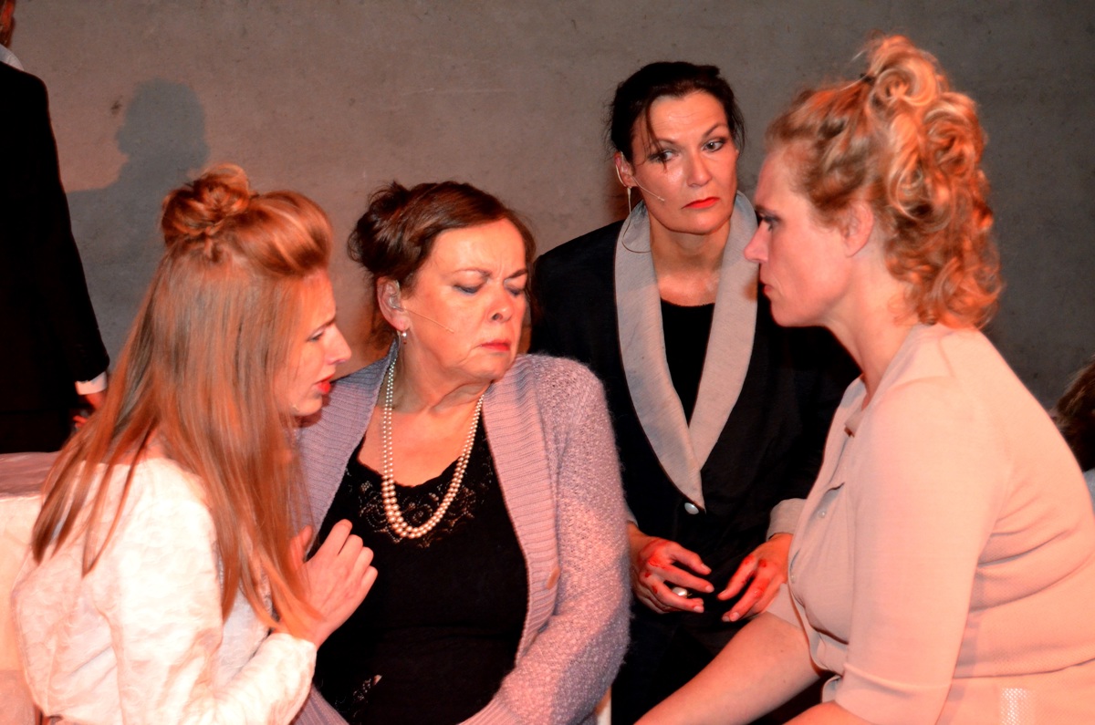 Ginds, tussen de netels