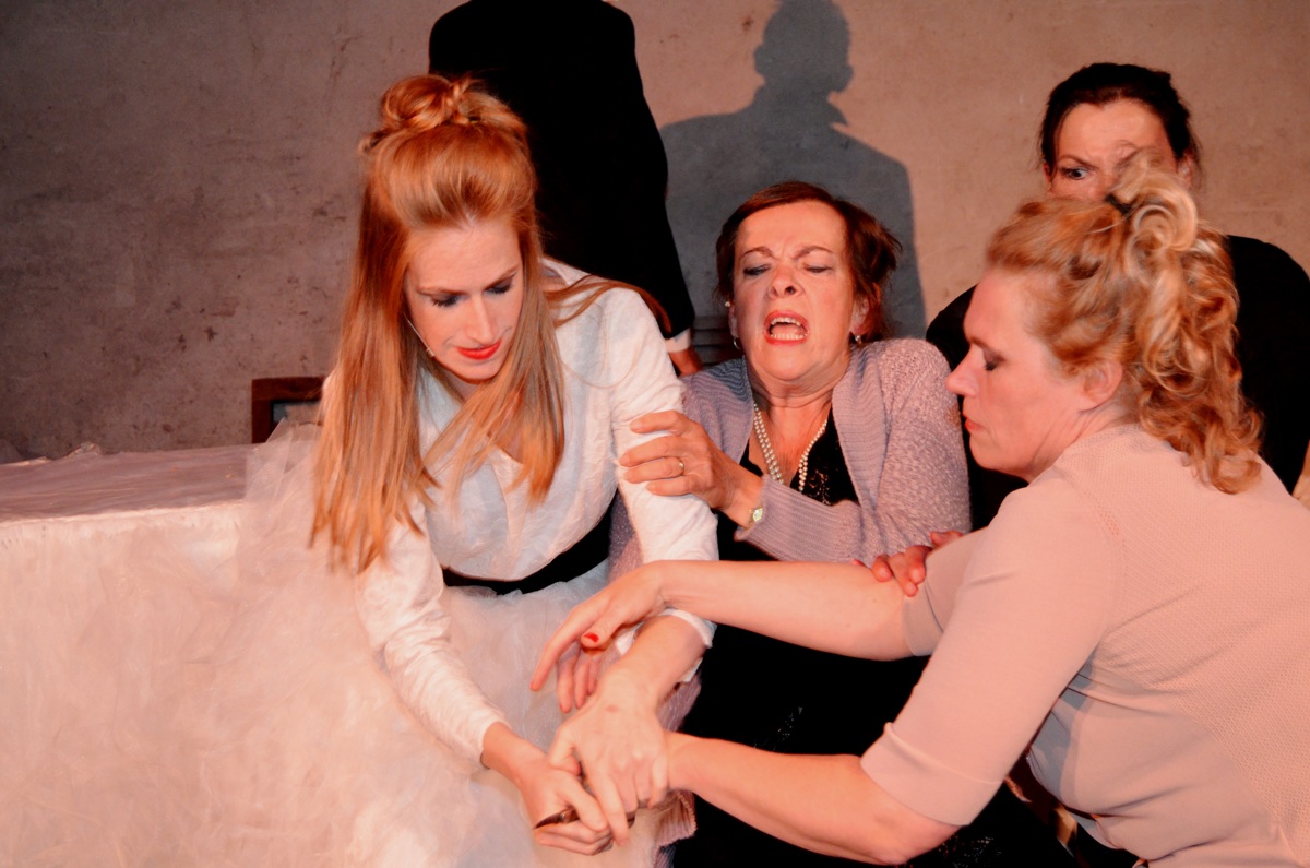 Ginds, tussen de netels