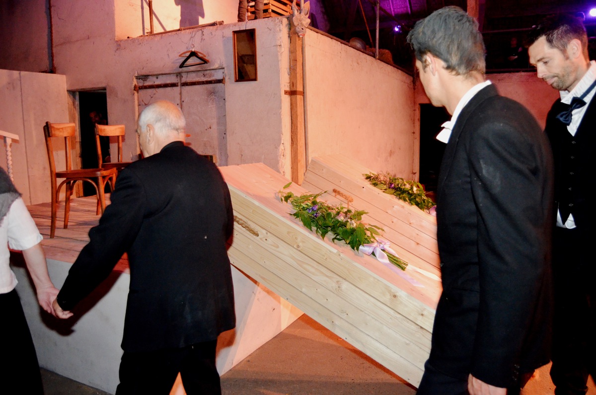 Ginds, tussen de netels