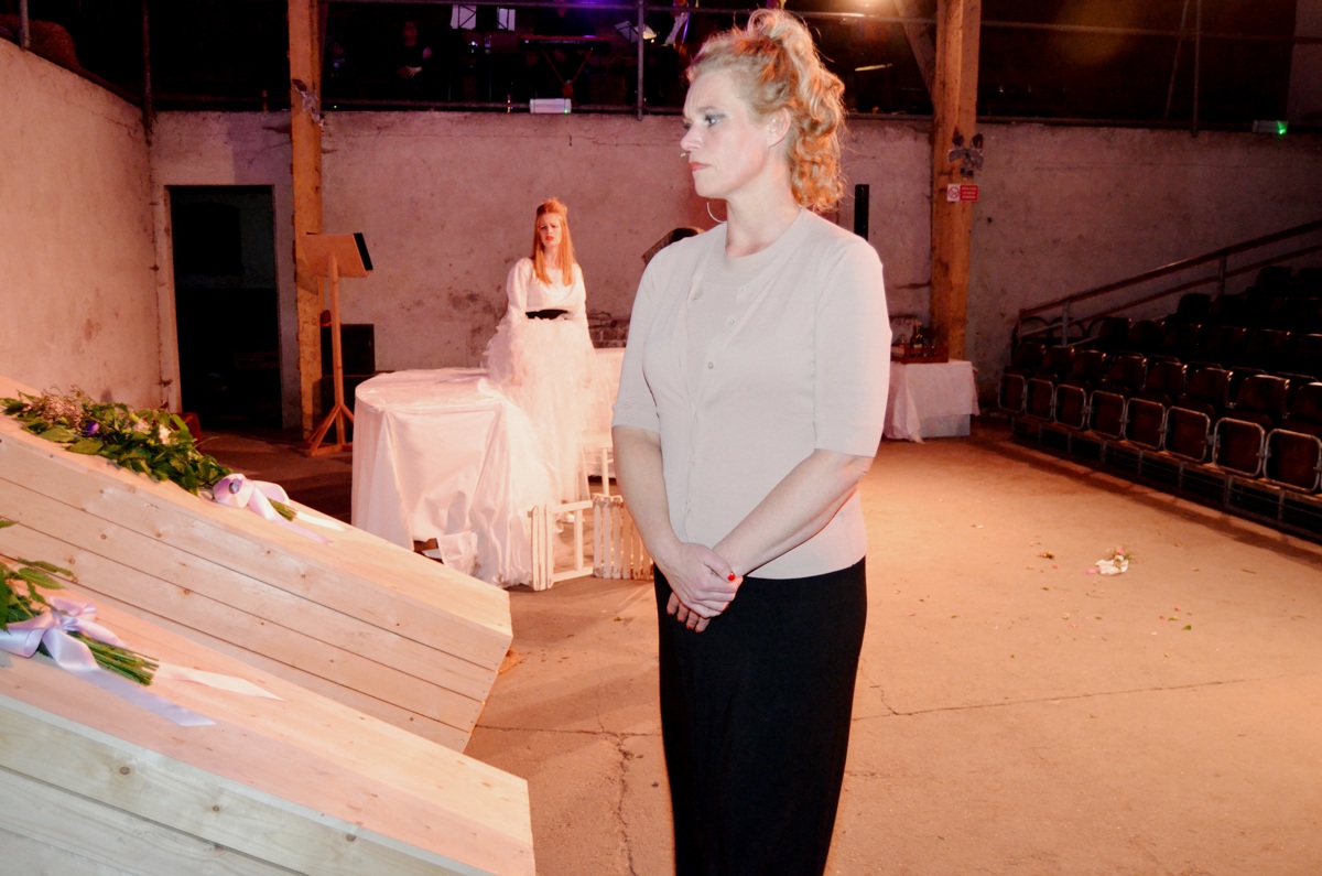 Ginds, tussen de netels