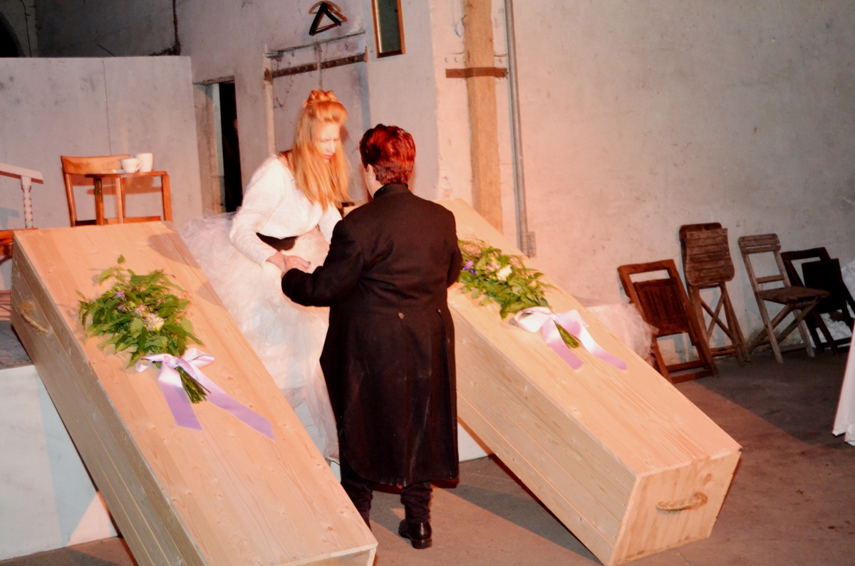 Ginds, tussen de netels