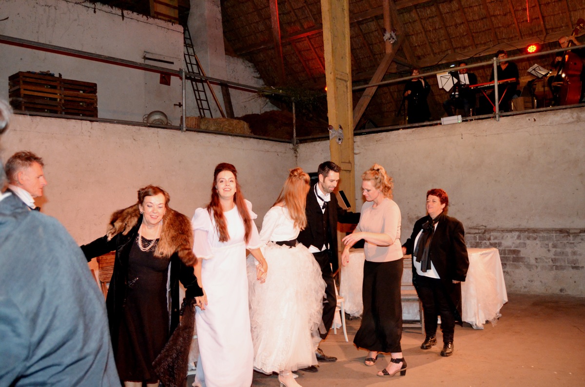 Ginds, tussen de netels