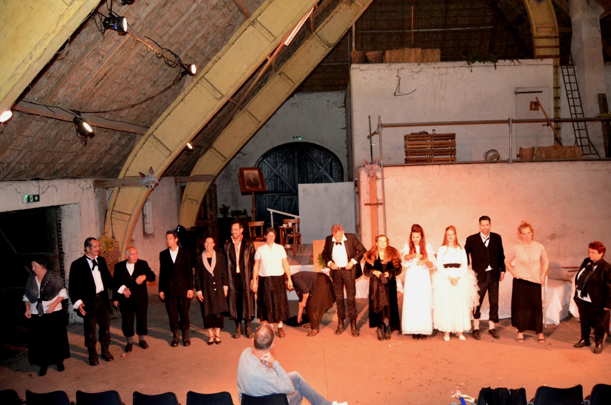 Ginds, tussen de netels