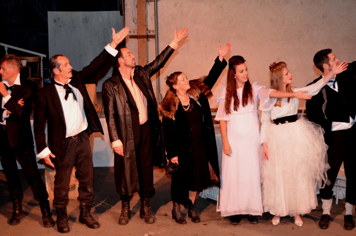 Ginds, tussen de netels