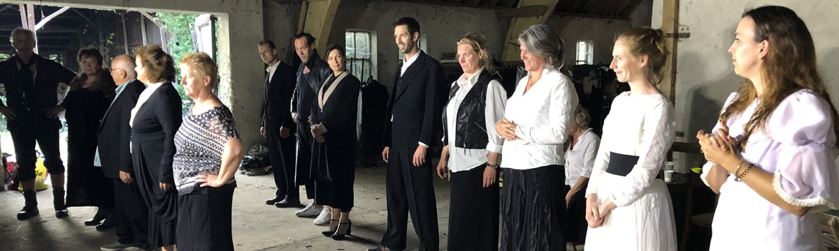 Ginds, tussen de netels