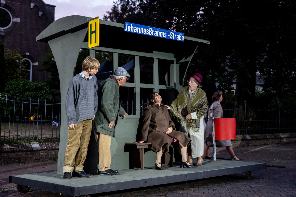 Dorpsgeheimen 100 jaar