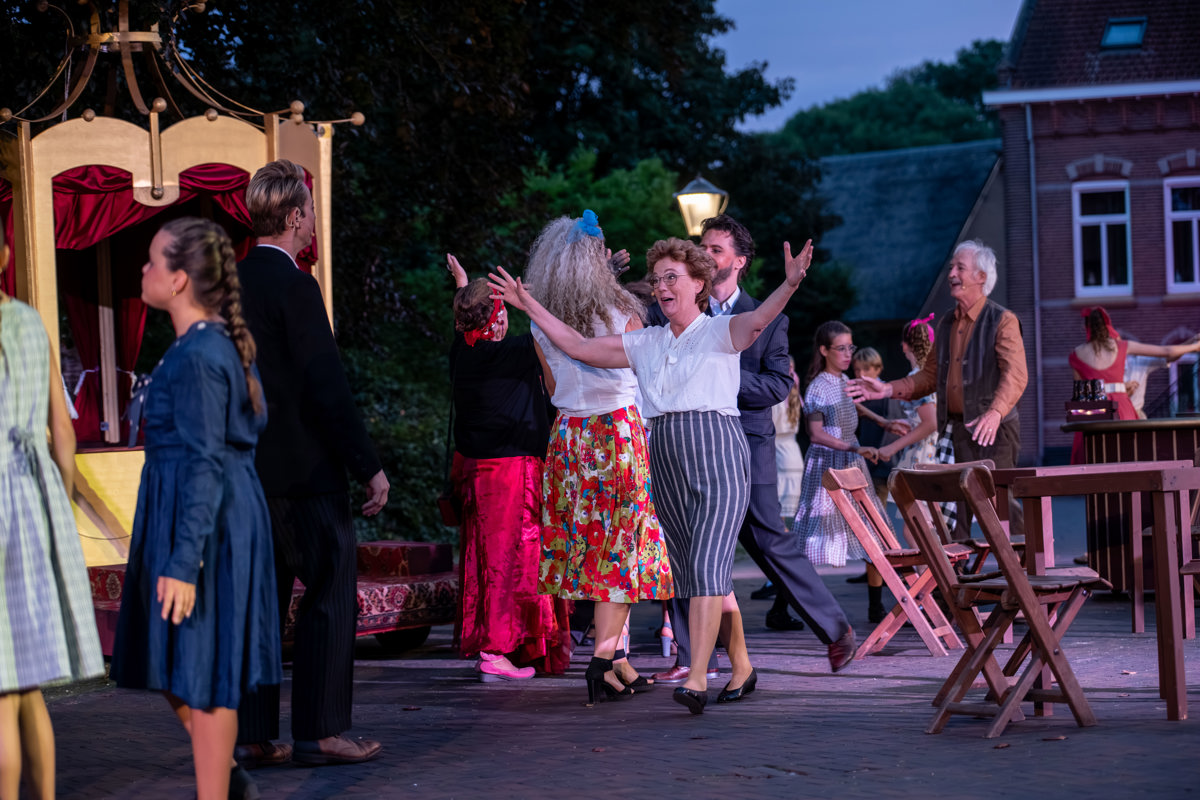 Dorpsgeheimen 100 jaar