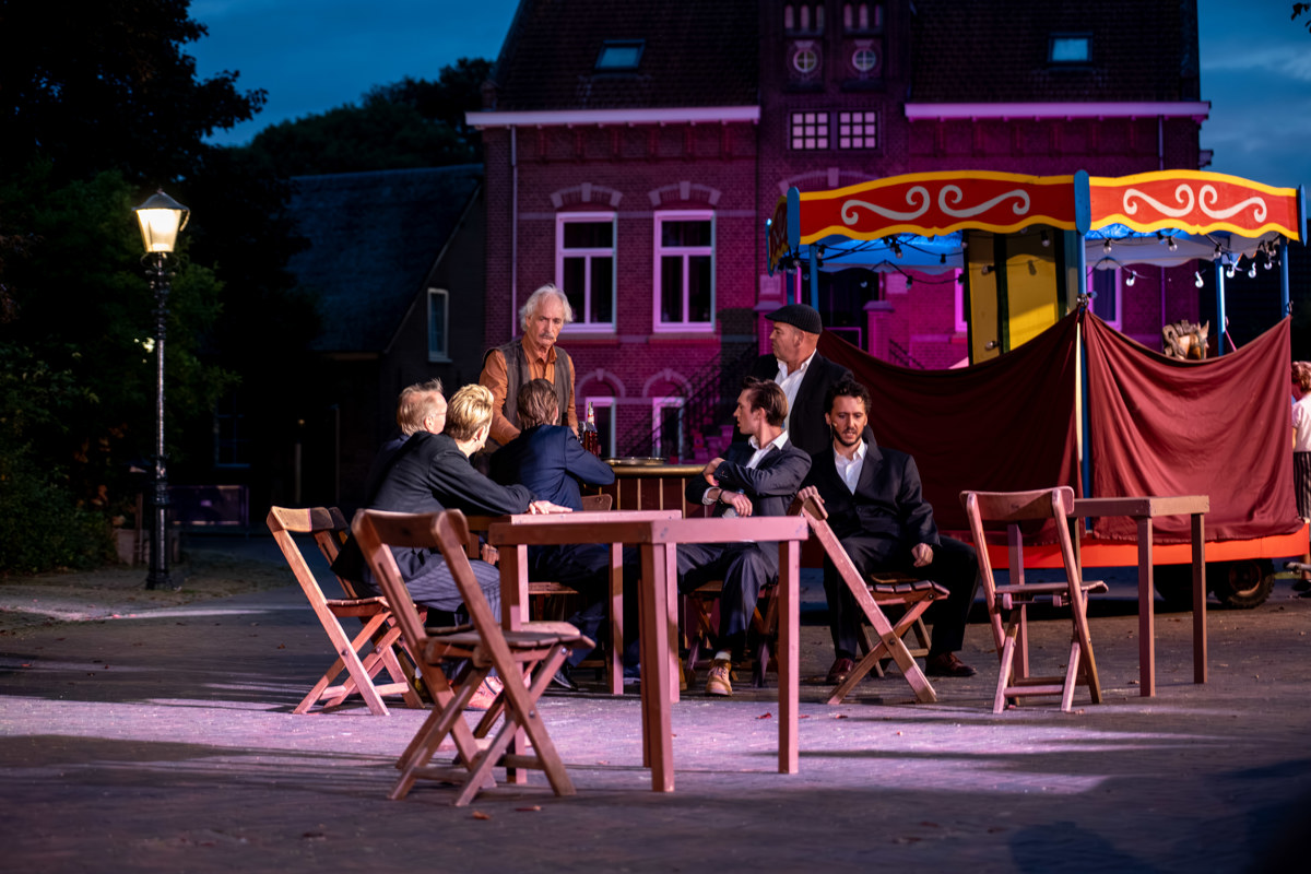 Dorpsgeheimen 100 jaar