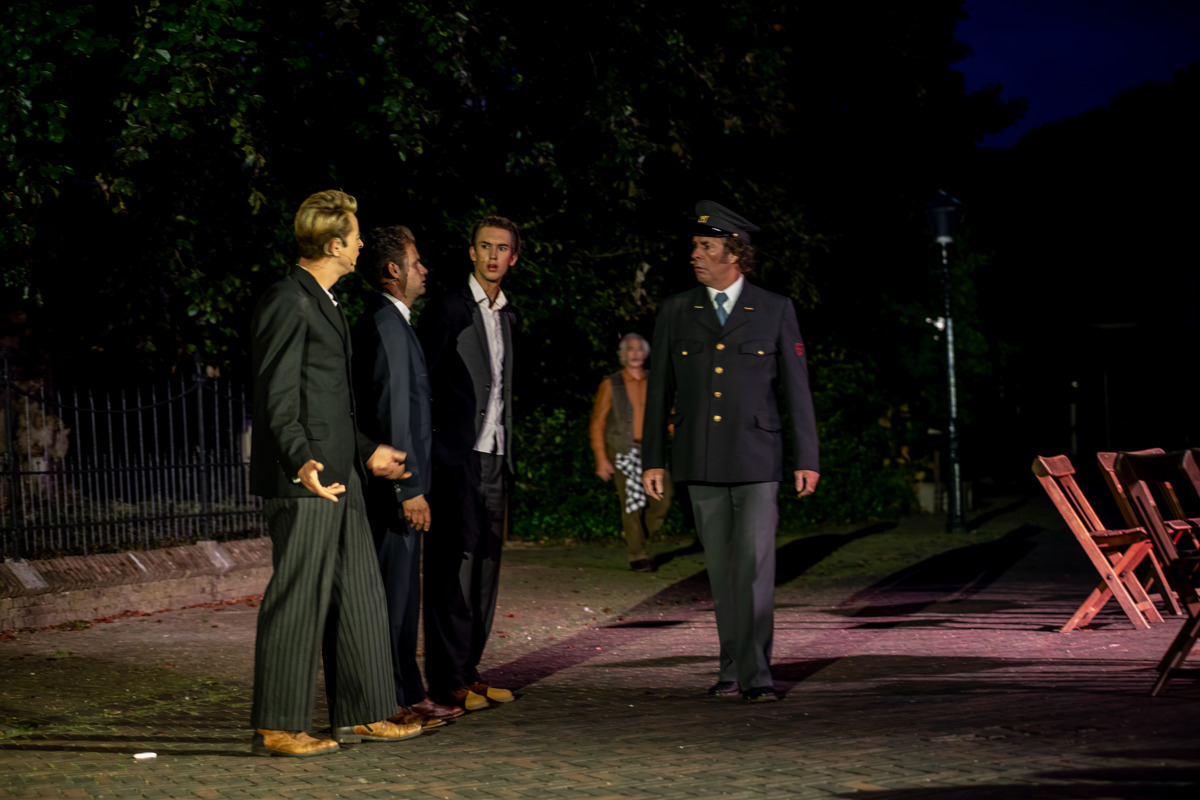 Dorpsgeheimen 100 jaar