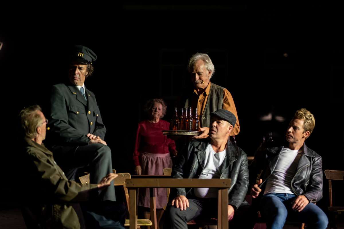 Dorpsgeheimen 100 jaar