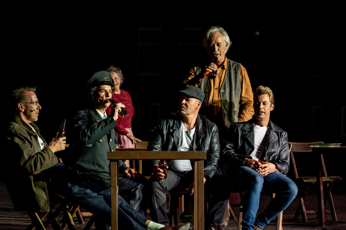 Dorpsgeheimen 100 jaar