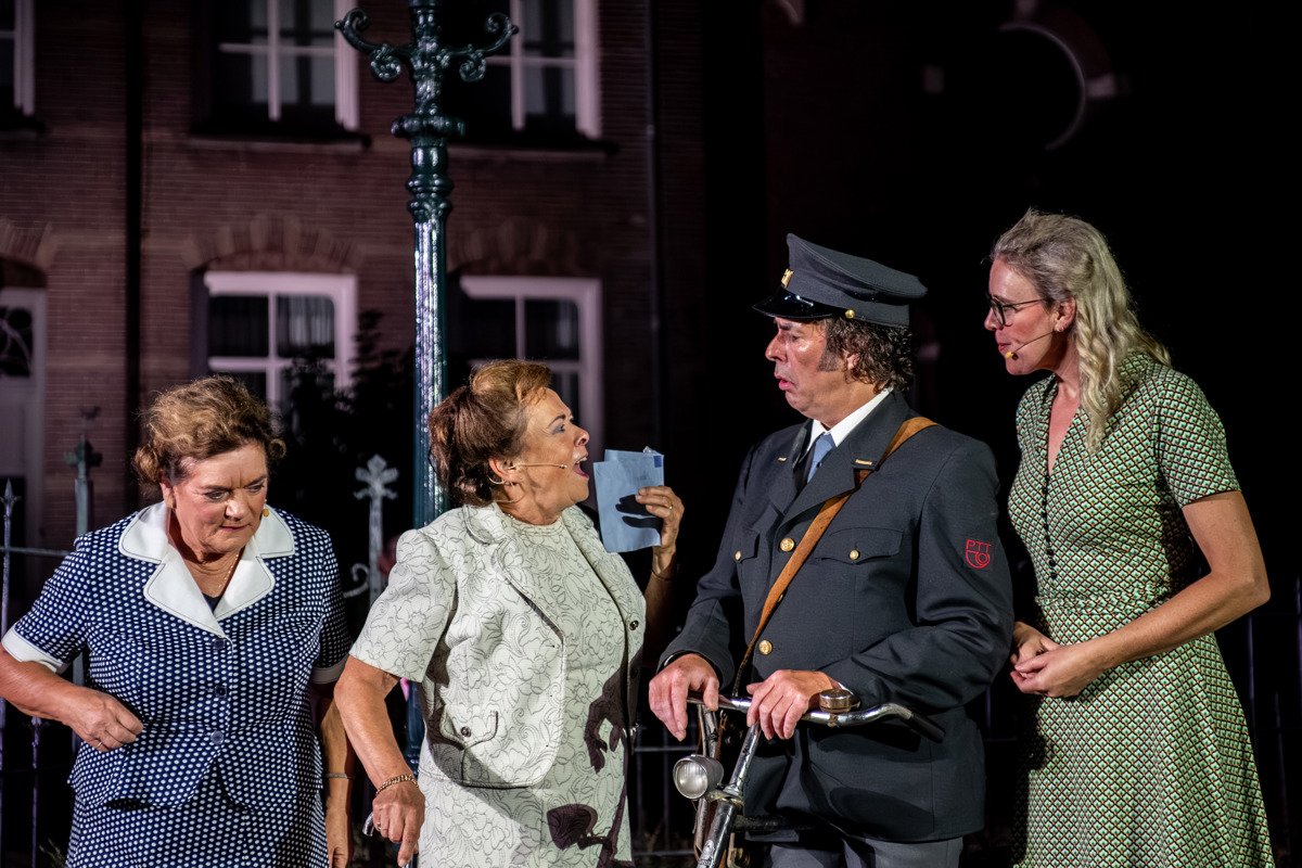 Dorpsgeheimen 100 jaar