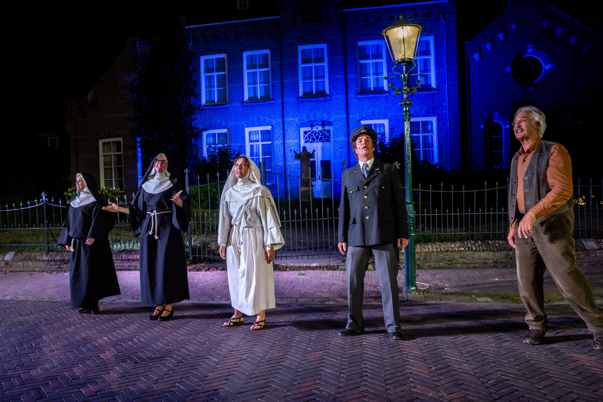 Dorpsgeheimen 100 jaar