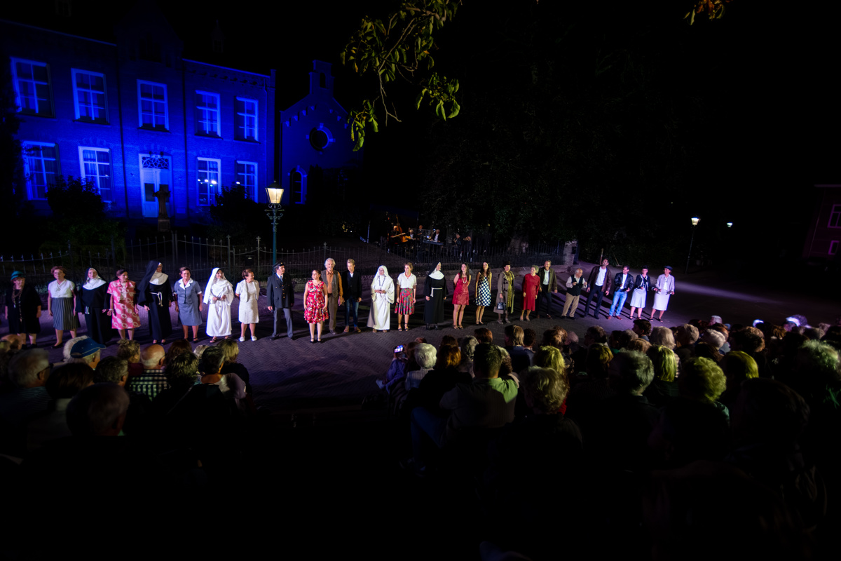 Dorpsgeheimen 100 jaar