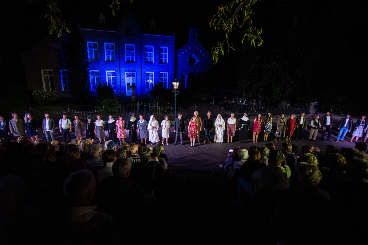 Dorpsgeheimen 100 jaar