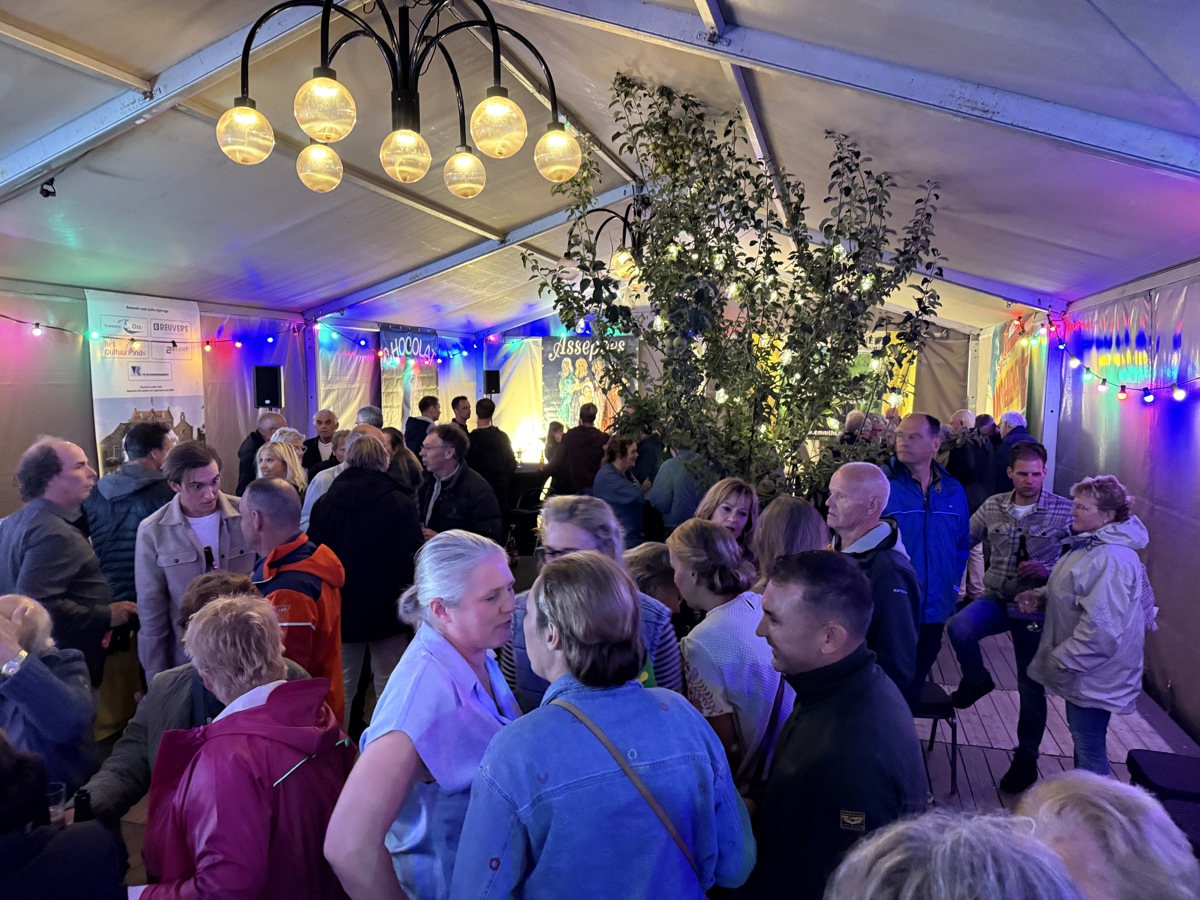 Dorpsgeheimen 100 jaar