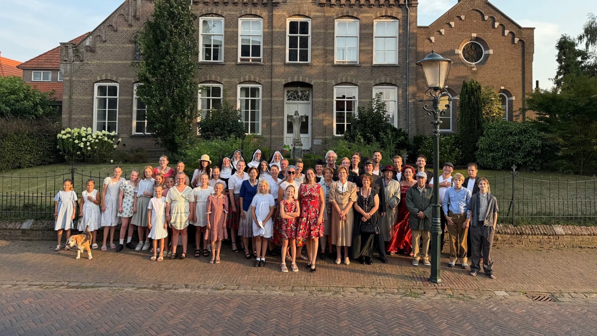 Dorpsgeheimen 100 jaar